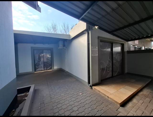1,040M² OFFICE FOR SALE IN VANDERBIJLPARK SW 5